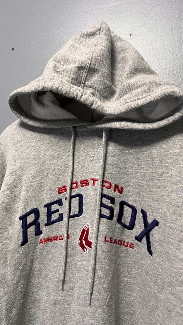 Boston Red Sox Grey Hoodie (Category: Coats, Jackets and Outerwear) located in Cabuyao City. Submitted by bulandos (Listing ID 1463437121, Image 2). Description: - Grey Boston Red Sox hoodie - Embroidered 'Boston Red Sox' text - Features Red Sox logo - Front pocket - Hood with drawstrings - Made in Pakistan - Ideal for Red Sox fans.