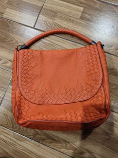 (Category: ) located in . Submitted by curated_luxe_brandeds (Listing ID 1463465872, Image 1). Description: .