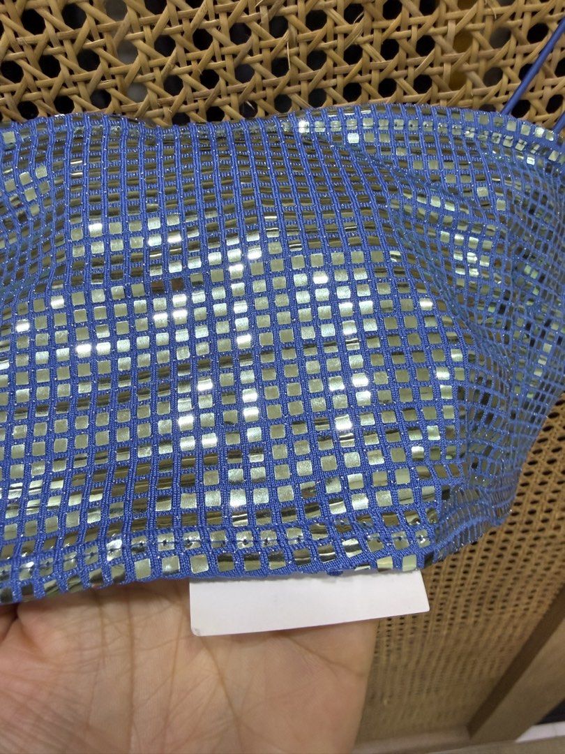 Brand new: H&M glittery crop top (Category: Sleeveless) located in Pasig City. Submitted by jgbeautique (Listing ID 1463432313, Image 2). Description: I only bought this cause it looks like a mermaid top, but I ended up not using it until it doesn’t fit me anymore :(.