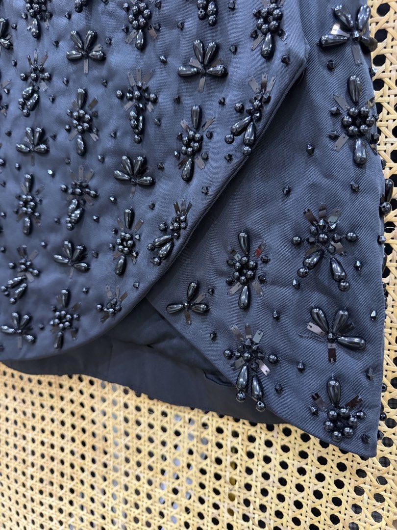 Brand New: H&M sequin mini skirt (Category: Skirts) located in Pasig City. Submitted by jgbeautique (Listing ID 1463441134, Image 2). Description: Original price is 2990 PHP Selling for 55% off RFS: I wouldn’t be able to bring this with me because it is too heavy and I have limited luggage space This is very pretty and classic piece though perfect for a night out with friends, date night and other special occasions.