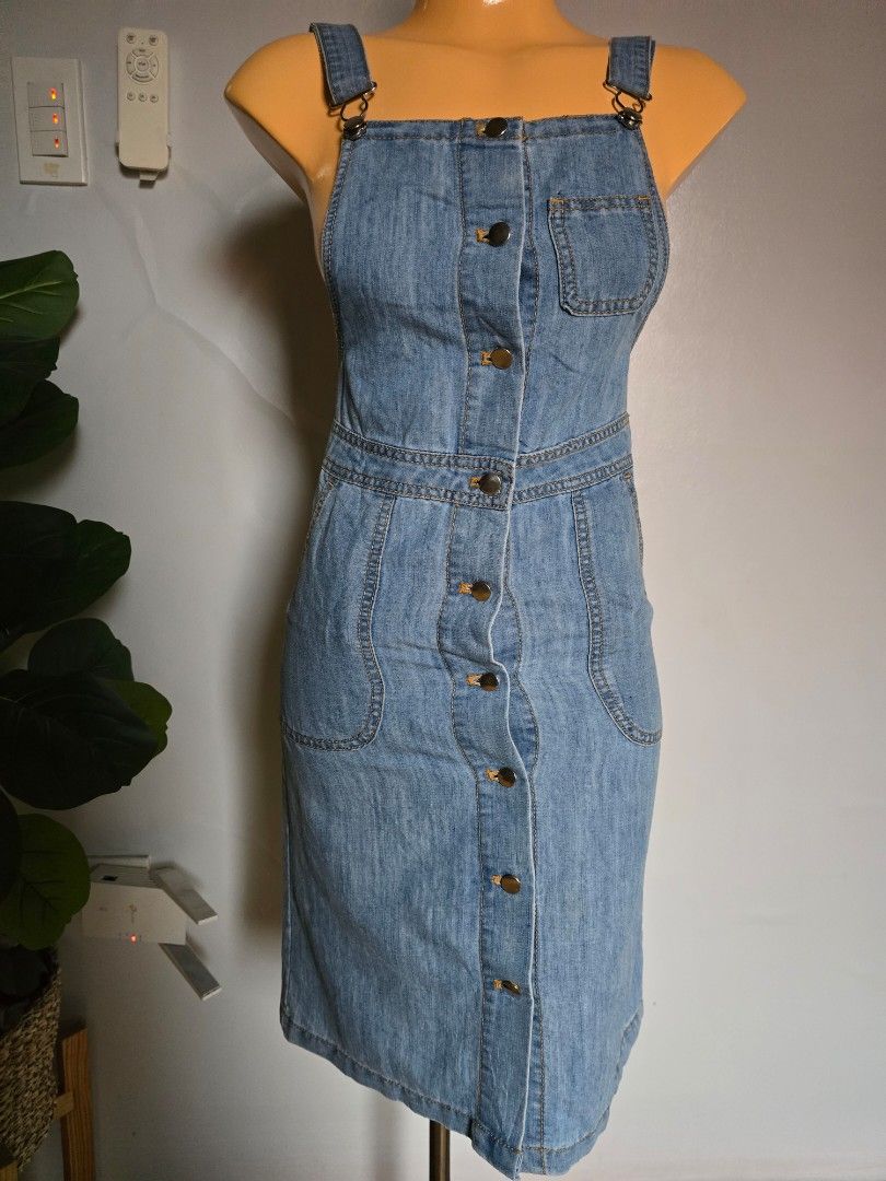 Branded CACHE CACHE button down jumper light denim dress (Category: Dresses) located in San Marcelino. Submitted by thriftolshoppiness (Listing ID 1463460201, Image 2). Description: XS-S.