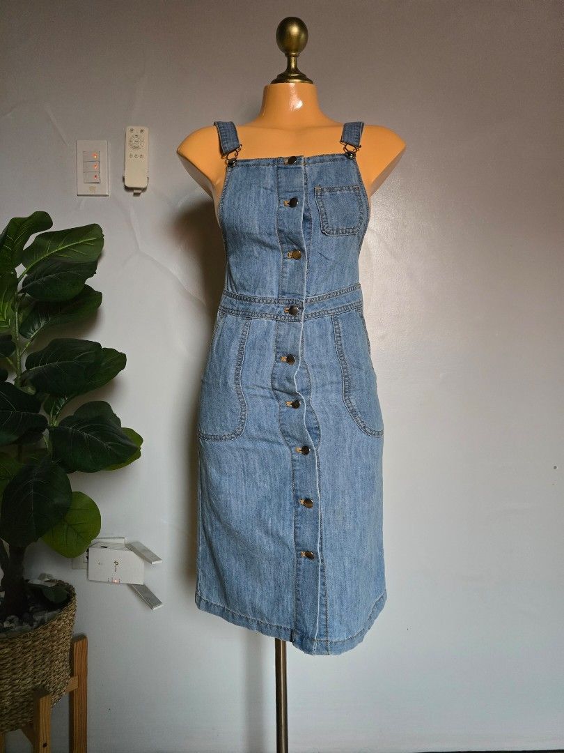 Branded CACHE CACHE button down jumper light denim dress (Category: Dresses) located in San Marcelino. Submitted by thriftolshoppiness (Listing ID 1463460201, Image 1). Description: XS-S.