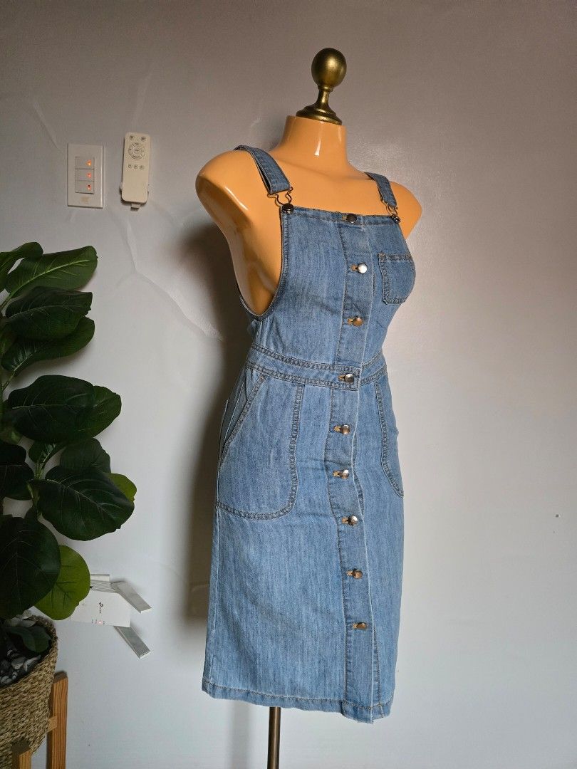 Branded CACHE CACHE button down jumper light denim dress (Category: Dresses) located in San Marcelino. Submitted by thriftolshoppiness (Listing ID 1463460201, Image 3). Description: XS-S.