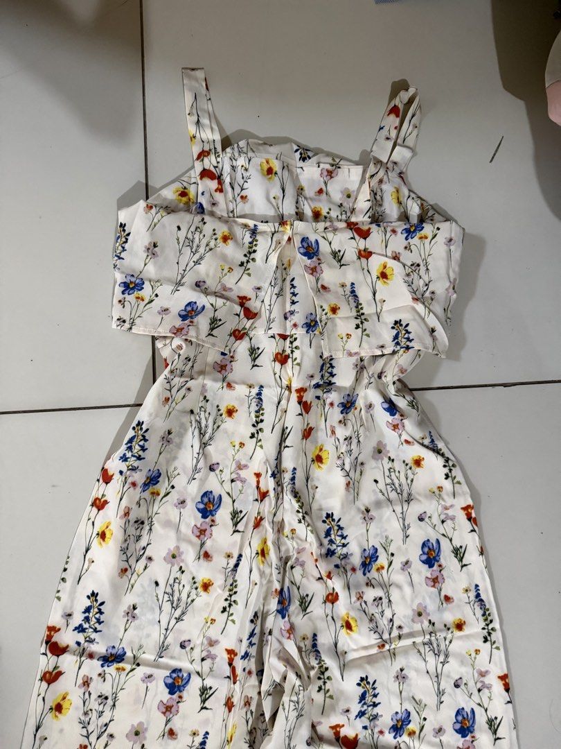 BRANDNEW LOVITO DRESS (Category: Dresses) located in San Isidro. Submitted by cosmic.nikks (Listing ID 1463492166, Image 2). Description: SIZE M-L.