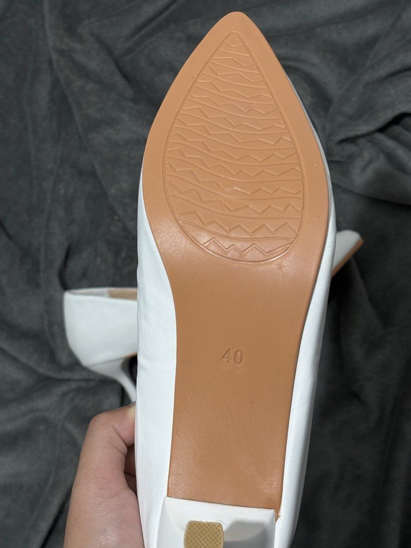 Brandnew Pointed Stiletto Heels (Category: Heels) located in General Trias. Submitted by hiraethcullen (Listing ID 1463534266, Image 3). Description: Size 40 but best for size 39 Heel height 2 inch 📍 General Trias, Cavite 🛵 Lalamove or Direct JNT.