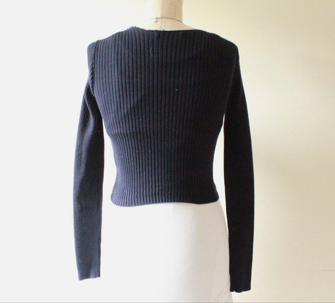 Brandy Melville Navy Ribbed Buttoned Front Cardigan Y2k (Category: Longsleeves) located in Quezon City. Submitted by shopkeju (Listing ID 1463414319, Image 2). Description: .