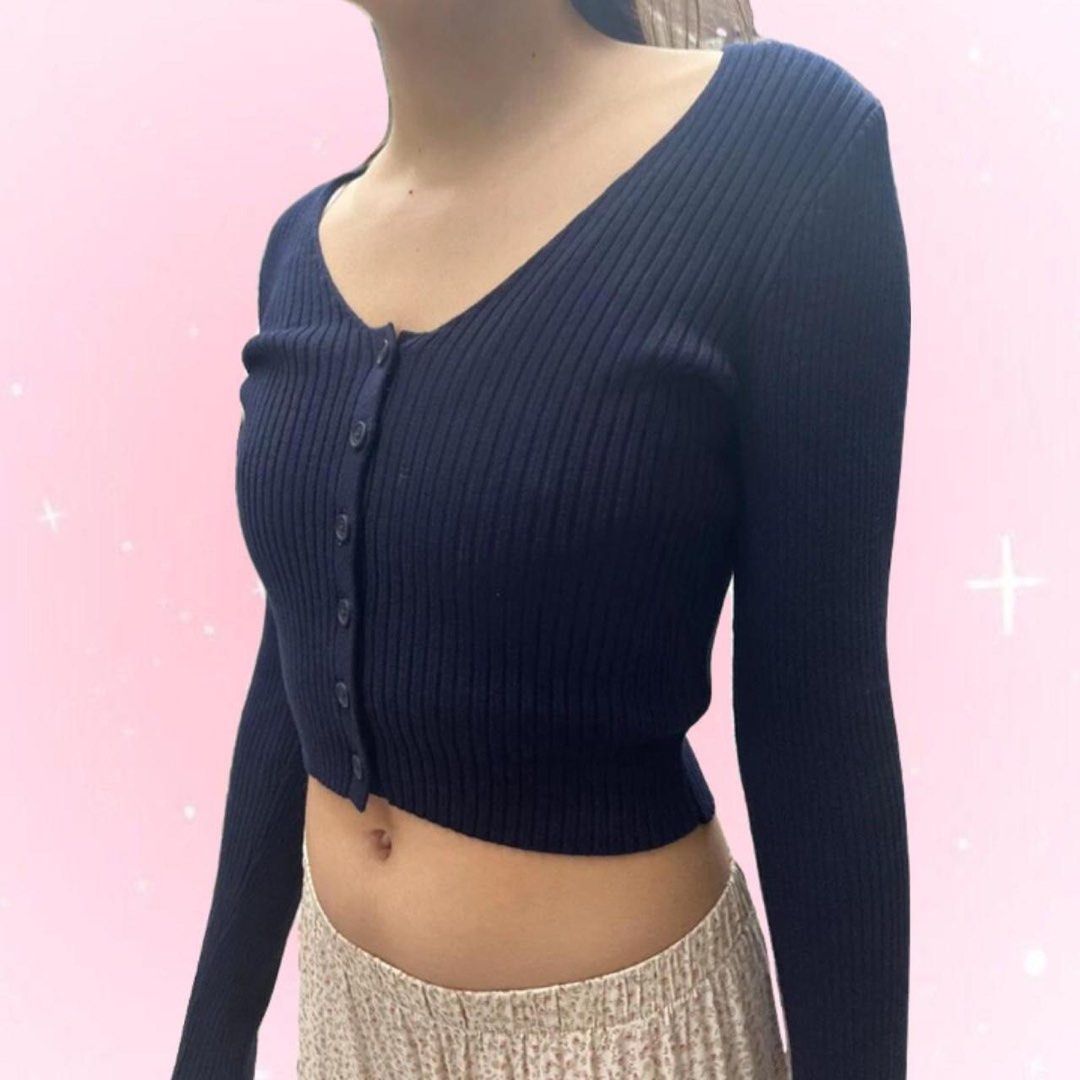 Brandy Melville Navy Ribbed Buttoned Front Cardigan Y2k (Category: Longsleeves) located in Quezon City. Submitted by shopkeju (Listing ID 1463414319, Image 3). Description: .