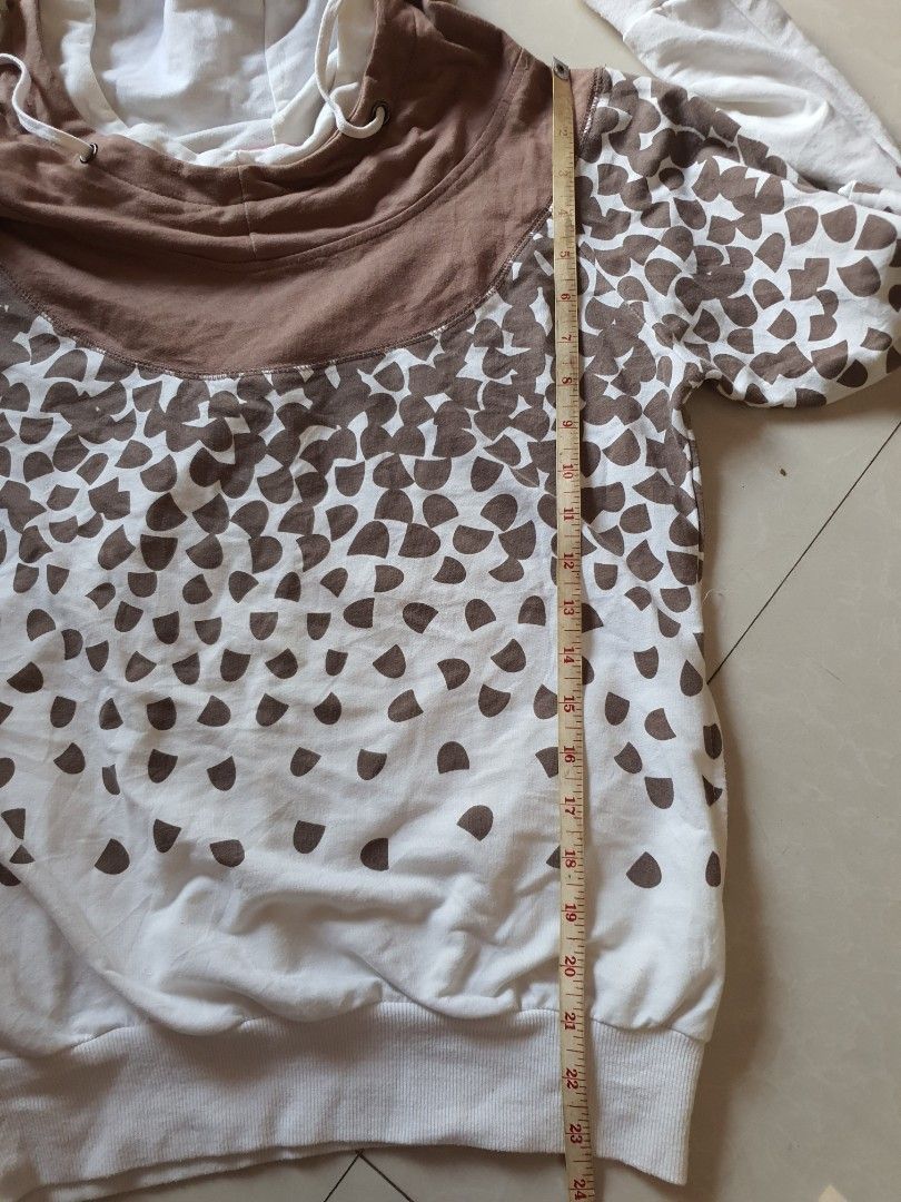 Brown & White Patterned Hoodie (Category: Hoodies) located in Meycauayan. Submitted by shoptoown (Listing ID 1463429463, Image 3). Description: - Unique brown and white faded pattern hoodie - Drawstring hood for adjustable comfort - Ribbed cuffs for a snug fit - Ideal for everyday casual wear - Approximate measurements: 23" chest, 24" length.