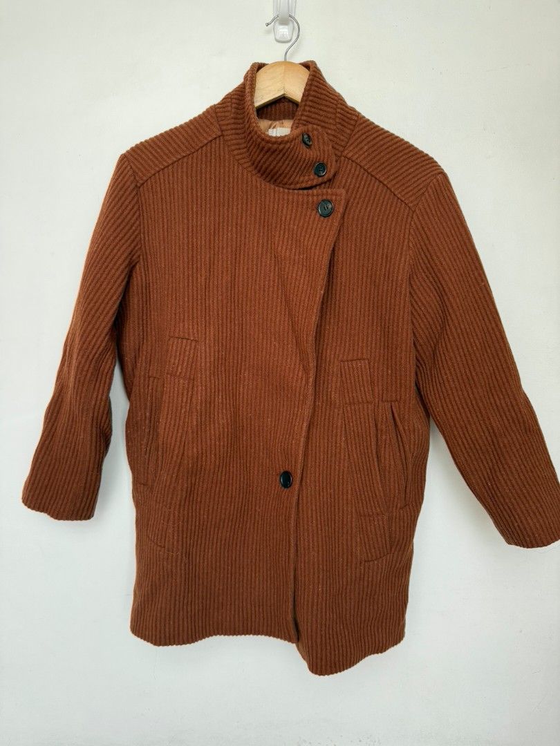 Autumn Fall Brown Corduroy Button-Up Jacket (Category: Coats, Jackets and Outerwear) located in Angeles City. Submitted by holaplli (Listing ID 1463402505, Image 2). Description: Used for Korea trip, super nice! -Suede material, heavyweight -Height: 5'3.5 Measurements: 🚚Shipping via J&T express (P54-74 to MM) 💰Payment via Seabank, BPI, Gcash 📍Angeles, Pampanga.