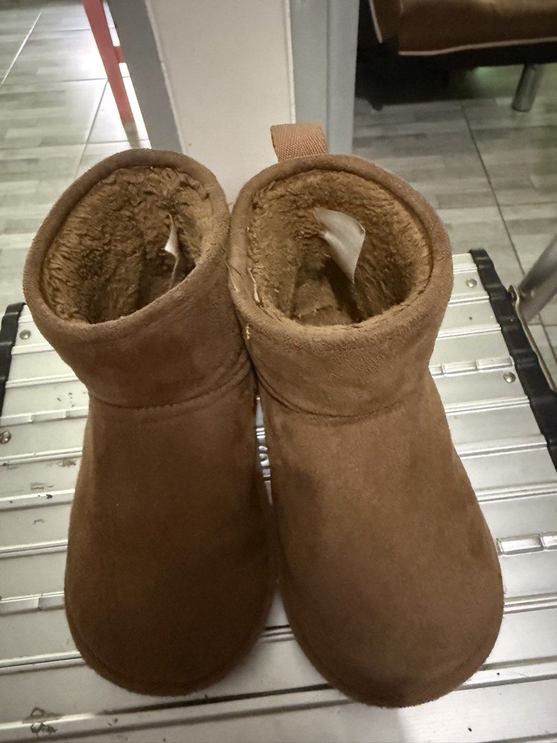 Kids Boots (Category: Babies & Kids Fashion) located in Paranaque City. Submitted by bratty.20 (Listing ID 1463461803, Image 1). Description: - Cozy brown boots - Easy slip-on design - Warm faux fur lining - Suede-like outer material - Ideal for casual wear.