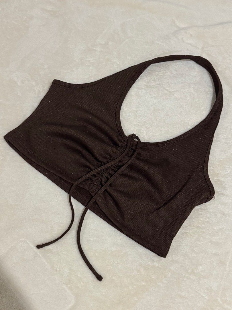 Brown H&M Crop Top (Category: Others Tops) located in Bagac. Submitted by danicruz_ (Listing ID 1463476252, Image 1). Description: - Brown H&M Crop top perfect for parties and events - Size large - Slightly used.