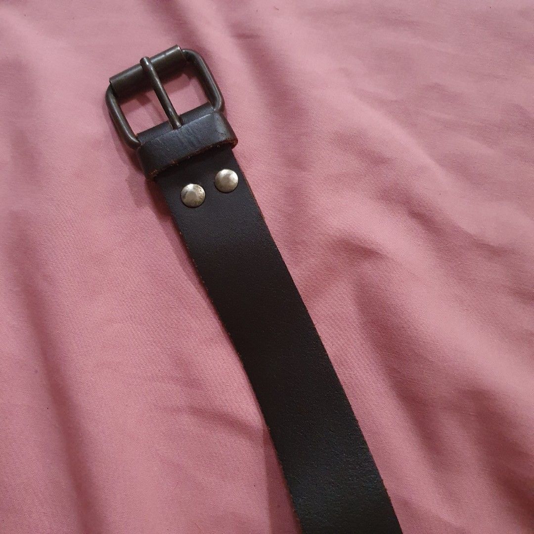 Brown Leather Belt - 30 inch Length (Category: Belts) located in Paranaque City. Submitted by cobien (Listing ID 1463467055, Image 3). Description: - Genuine brown leather belt - Total length: 30 inches - Adjustable length: 21.5 inches (min hole) to 27.5 inches (max hole) - Features a simple, classic buckle - Ideal for everyday wear and casual outfits - Please check photos for detailed condition.