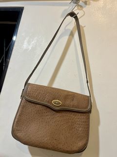 (Category: ) located in . Submitted by vintage_vogue6100 (Listing ID 1463380747, Image 1). Description: .