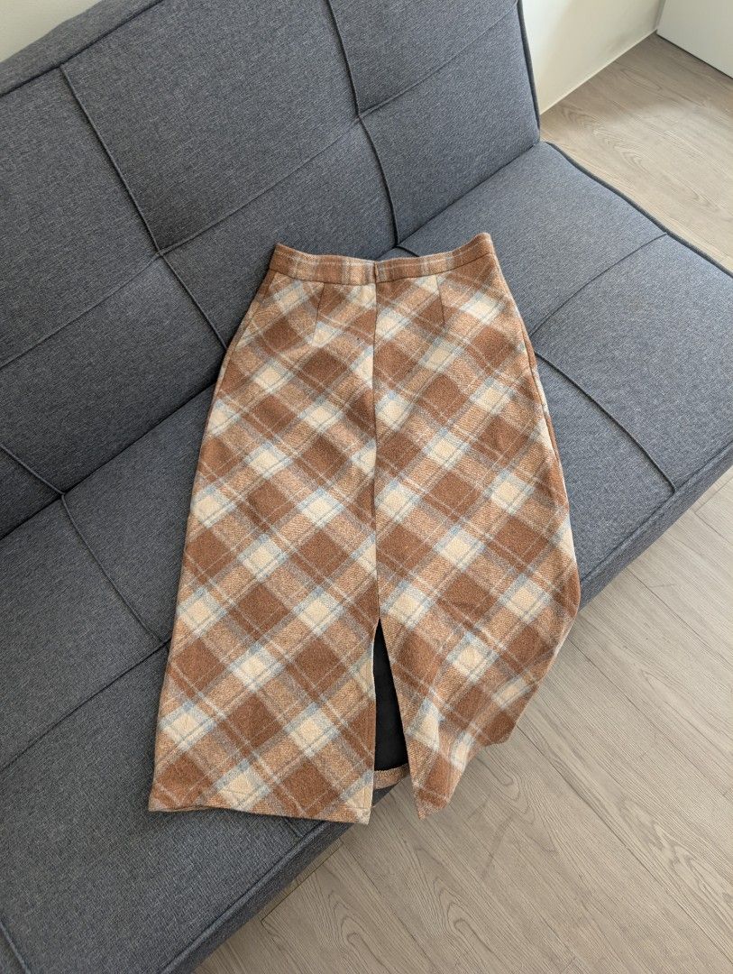 Brown Plaid Midi Skirt (Category: Skirts) located in Quezon City. Submitted by the4thstar.store (Listing ID 1463335660, Image 3). Description: - Cute brown plaid midi skirt - Back slit for easy movement - Zipper closure at the back - Fully lined inside.