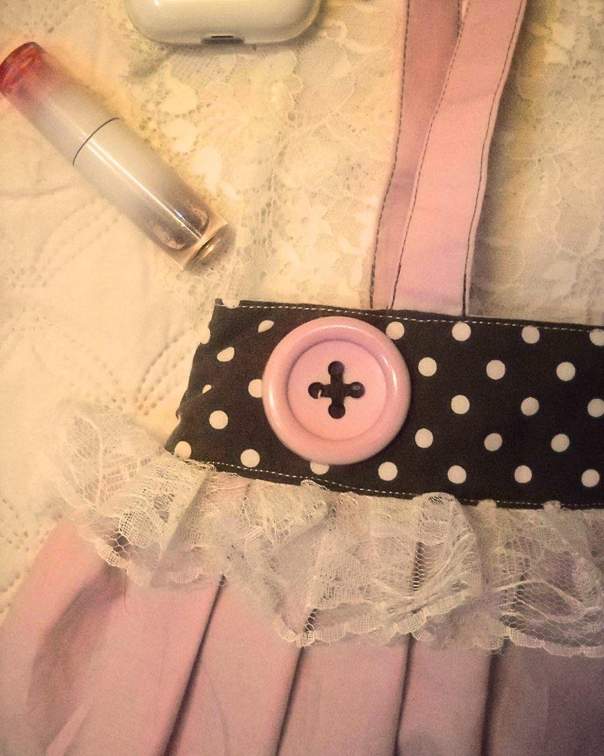 brown polka and pink button bag ver 2 (Category: Shoulder Bags) located in Malolos. Submitted by littledewdrop (Listing ID 1463418118, Image 2). Description: issues: no issues brand: no brand! handmade ruffled bag size: w: 16 in | l: 19.5 in 𖦹 eob is on sept 24 | 10:00 pm (10:01 pm will not be considered) 𖦹 colors may vary due to lighting 𖦹 these pieces are pre-loved/handcrafted! small imperfections are normal, please shop with that in mind! �