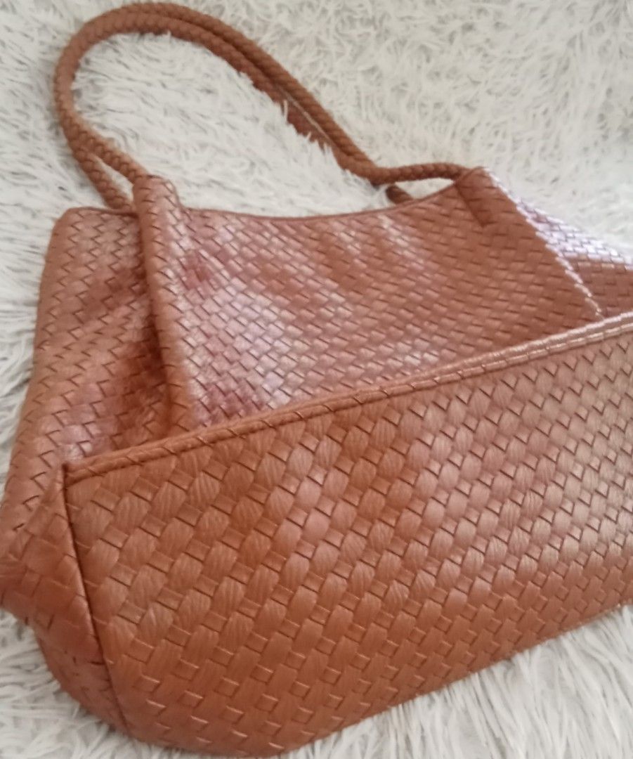 Brown Woven Tote Bag (Category: Tote Bags) located in Caloocan City. Submitted by noy5o1a (Listing ID 1463365150, Image 2). Description: - Brown woven tote bag - Features braided handles - Textured material for a stylish look - Spacious interior for all your essentials - Classic and versatile design for everyday use.