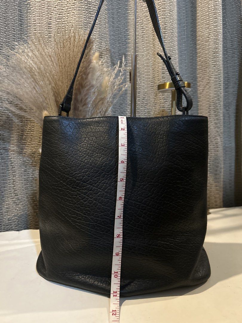 Bruno Magli…Black Elephant Leather Triangle Bucket Bag (Category: Shoulder Bags) located in Quezon City. Submitted by collsan (Listing ID 1463494057, Image 3). Description: .