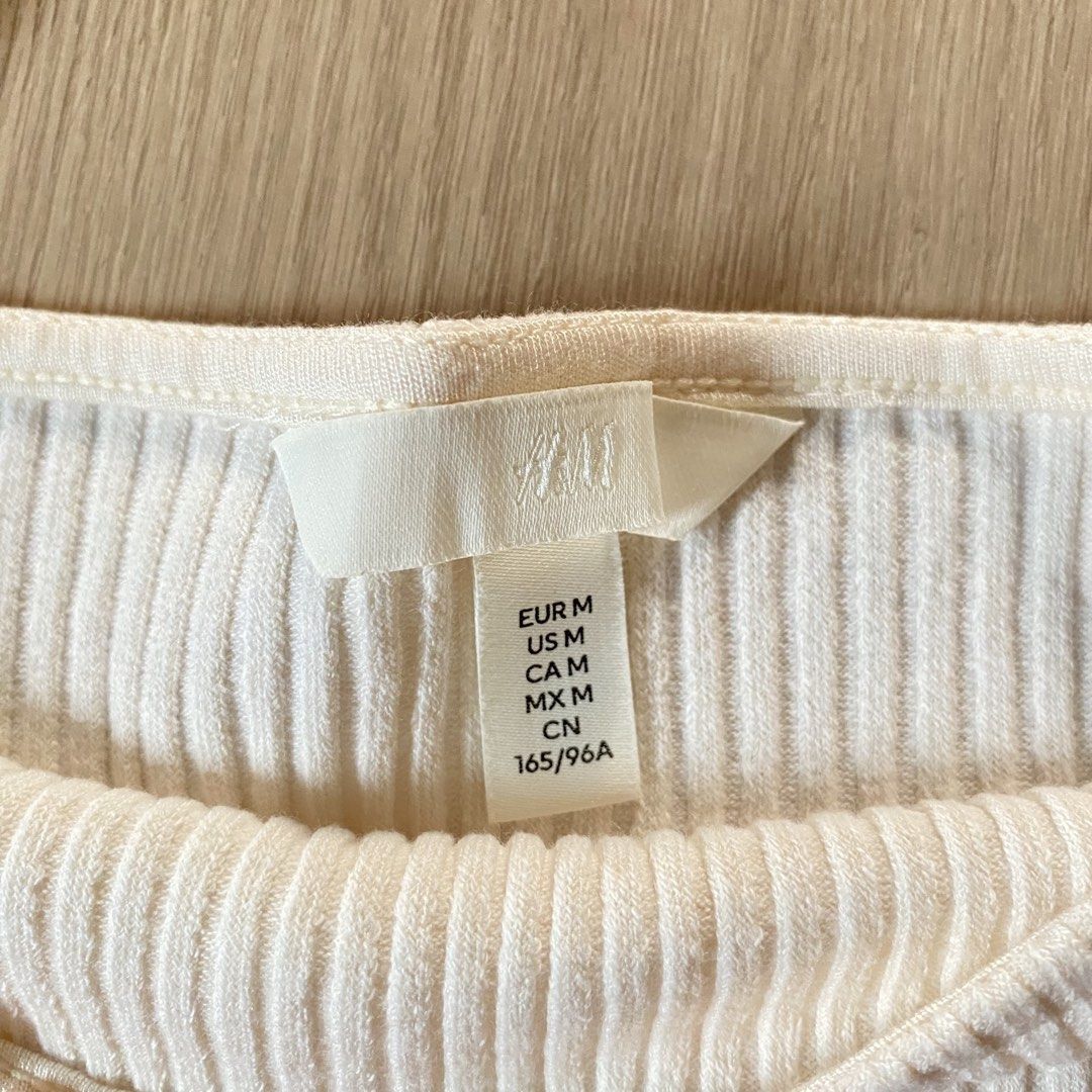 [BUNDLE] H&M Croptop (Category: Blouses) located in Iloilo. Submitted by shopfromhomeph.co (Listing ID 1463352586, Image 2). Description: ~ 200 pesos each ~ 500 pesos only if bundle!.