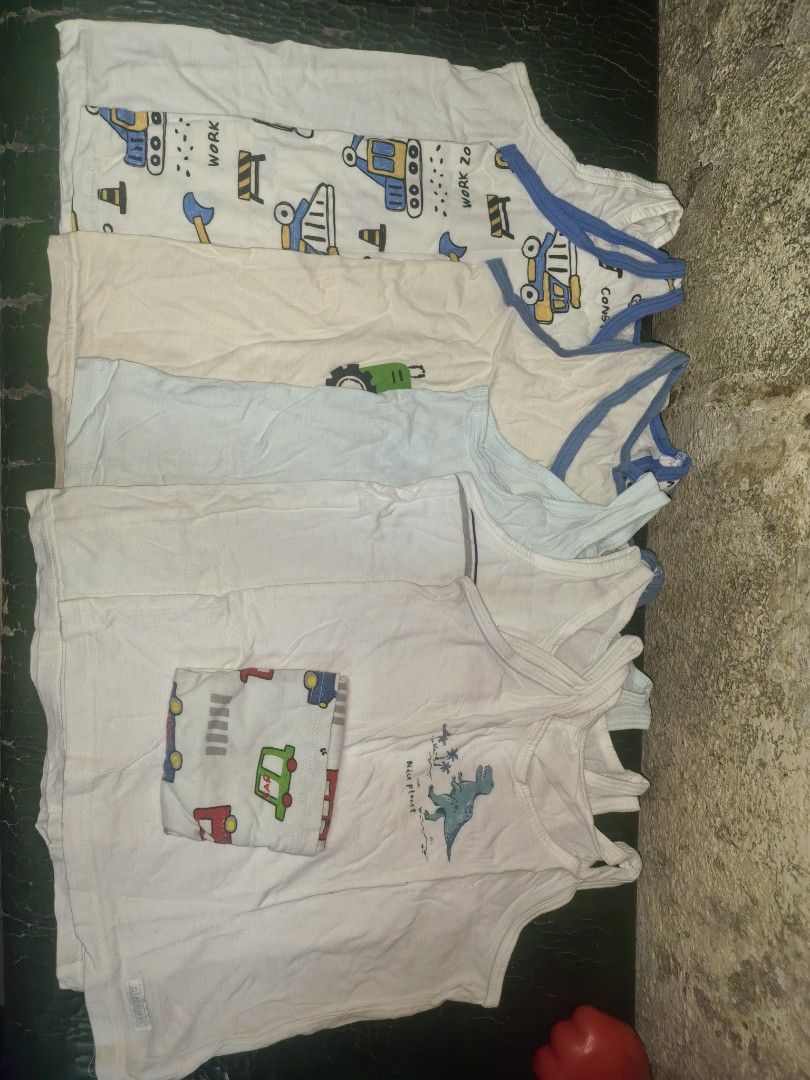 Construction & Dinosaur Prints Set 7pcs (Category: Babies & Kids Fashion) located in Paranaque City. Submitted by furugiyafinds (Listing ID 1463466866, Image 1). Description: As is item from Japan ukay.