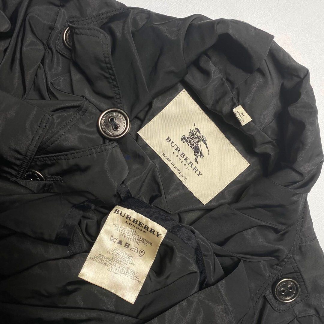 BURBERRY (Category: Luxury Apparel) located in Manila. Submitted by valuable_rags (Listing ID 1463458399, Image 3). Description: BURBERY CONDITION : EXCELLENT SIZE : MEDIUM DIMENSION : W15 x L20.5 ISSUE : NONE .