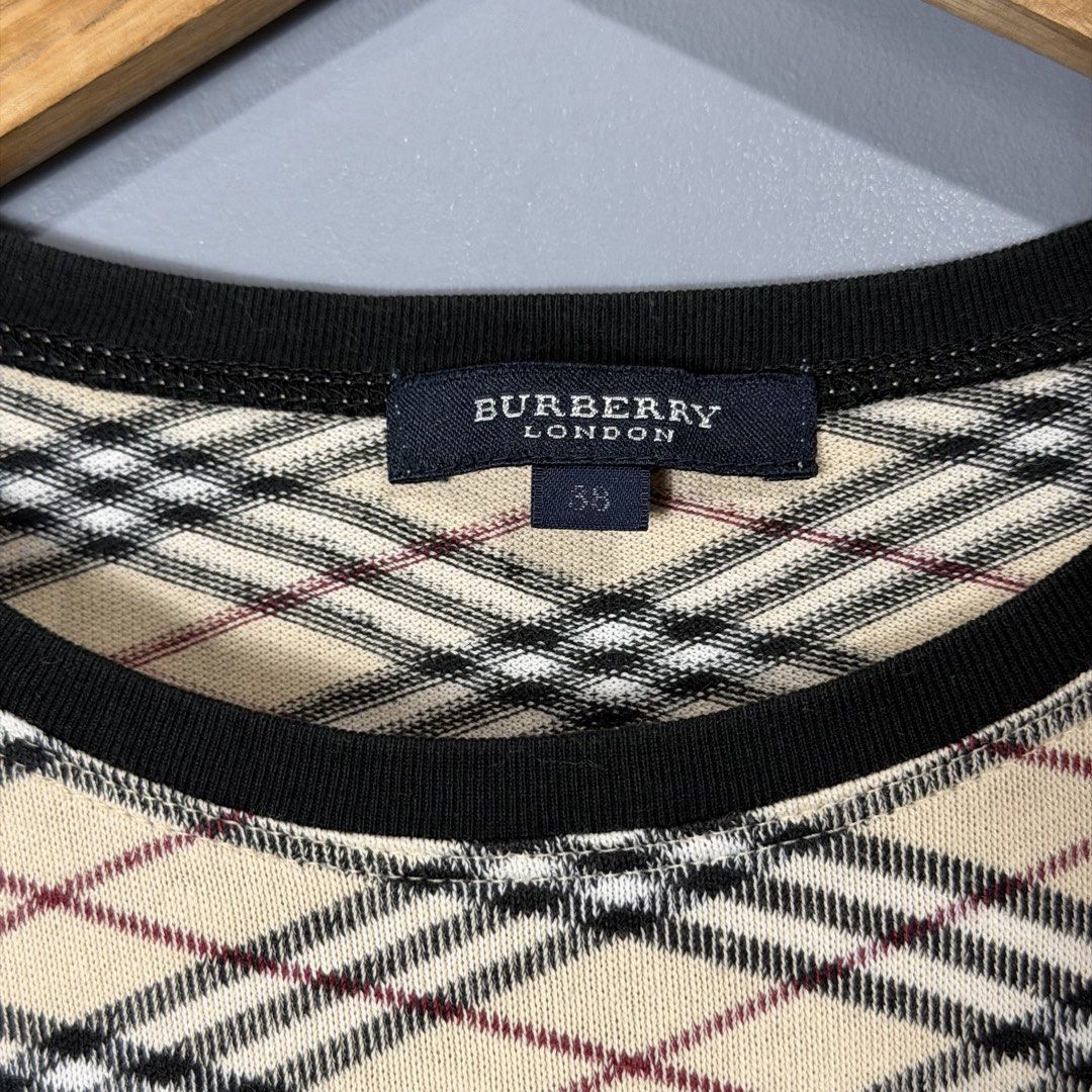 BURBERRY (Category: Blouses) located in Mangaldan. Submitted by restyletrends.ph (Listing ID 1463512918, Image 3). Description: BURBERRY Authentic Size : Medium - Large Length : 21 Width : 18.5 Color rate : 10/10 Like new No issue.