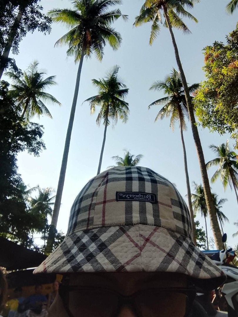 Burberry bucket hat (Category: Hats & Beanies) located in Angeles City. Submitted by mjshoppingretail (Listing ID 1463332002, Image 3). Description: riversible original no issue.