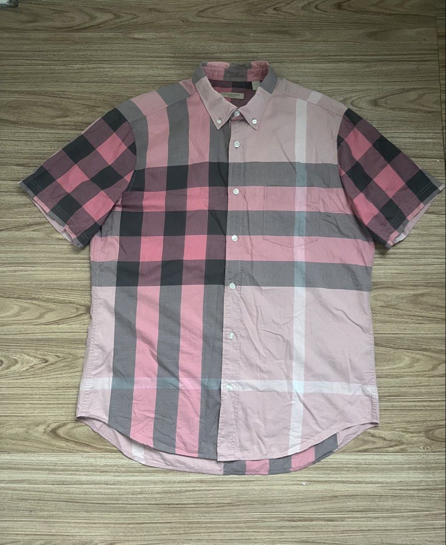 BURBERRY SHORT SLEEVE POLO (Category: Activewear) located in Cebu City. Submitted by fierce.vincent (Listing ID 1463465542, Image 1). Description: BURBERRY SHORT SLEEVE POLO EXCELLENT CONDITION 21 x 28 / LARGE ON TAG 899 + SF.