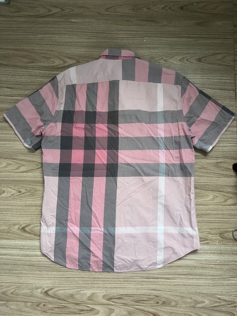 BURBERRY SHORT SLEEVE POLO (Category: Activewear) located in Cebu City. Submitted by fierce.vincent (Listing ID 1463465542, Image 2). Description: BURBERRY SHORT SLEEVE POLO EXCELLENT CONDITION 21 x 28 / LARGE ON TAG 899 + SF.