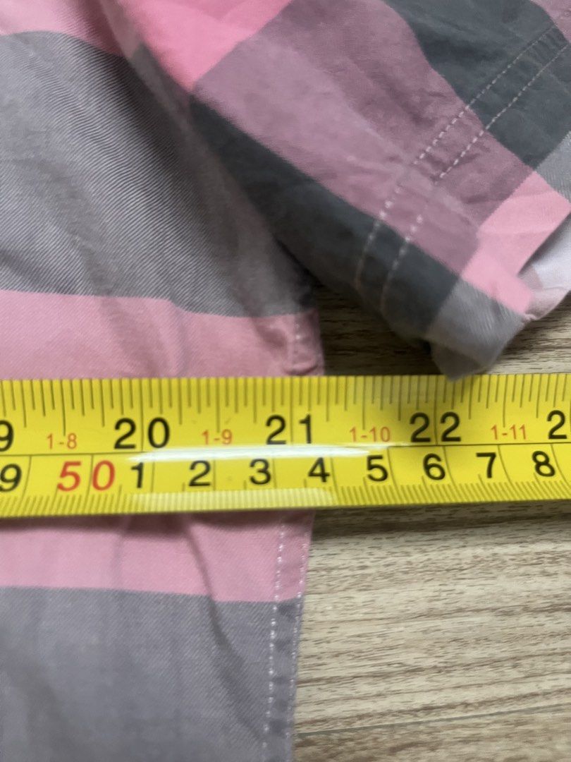 BURBERRY SHORT SLEEVE POLO (Category: Activewear) located in Cebu City. Submitted by fierce.vincent (Listing ID 1463465542, Image 3). Description: BURBERRY SHORT SLEEVE POLO EXCELLENT CONDITION 21 x 28 / LARGE ON TAG 899 + SF.