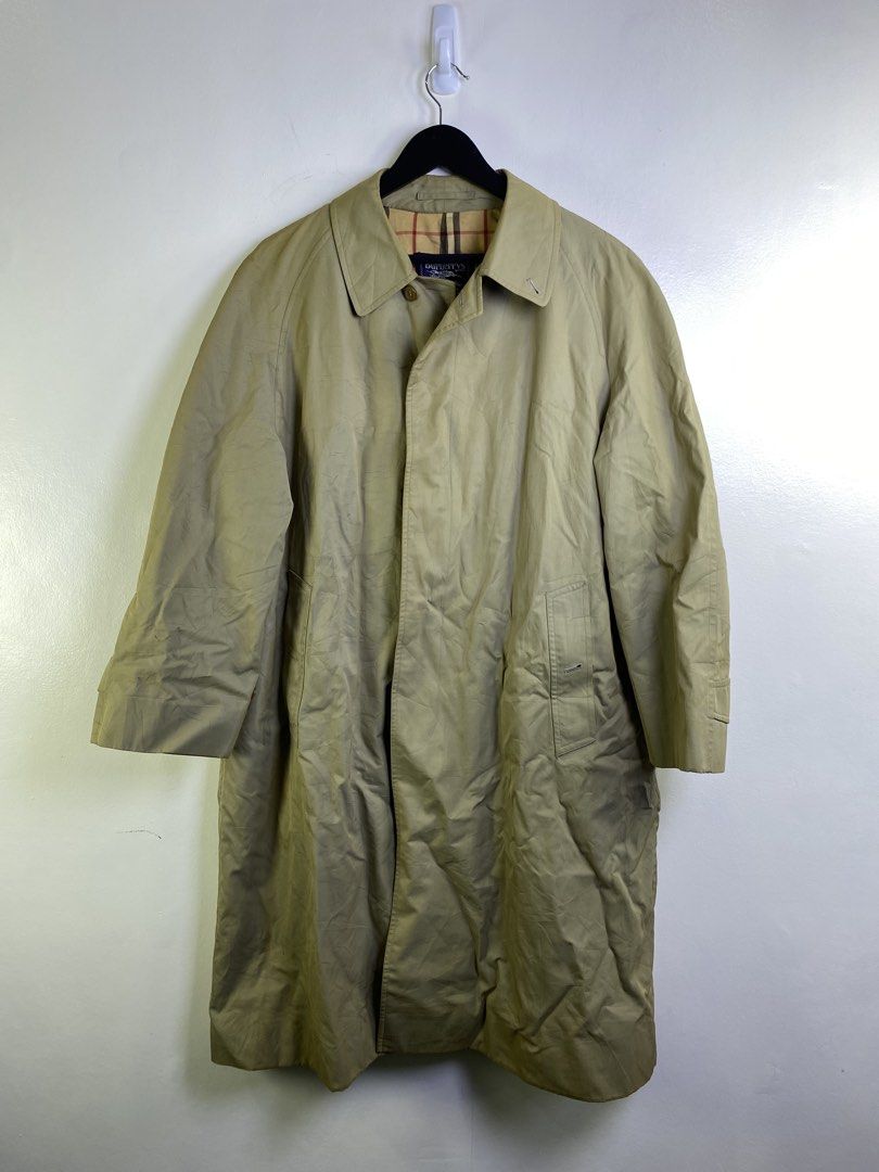 Burberry Trench Coat (Category: Coats, Jackets and Outerwear) located in Manila. Submitted by declutterpromax (Listing ID 1463400030, Image 1). Description: Many stains. Ask for more pics pls.