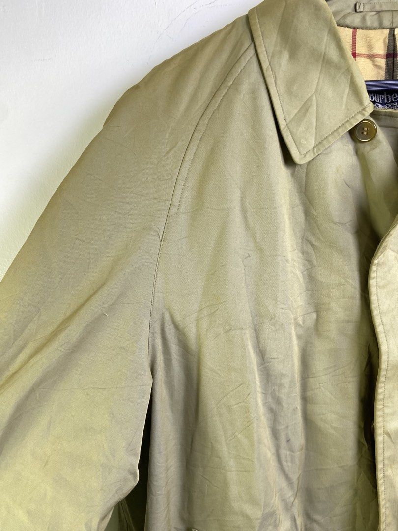 Burberry Trench Coat (Category: Coats, Jackets and Outerwear) located in Manila. Submitted by declutterpromax (Listing ID 1463400030, Image 3). Description: Many stains. Ask for more pics pls.