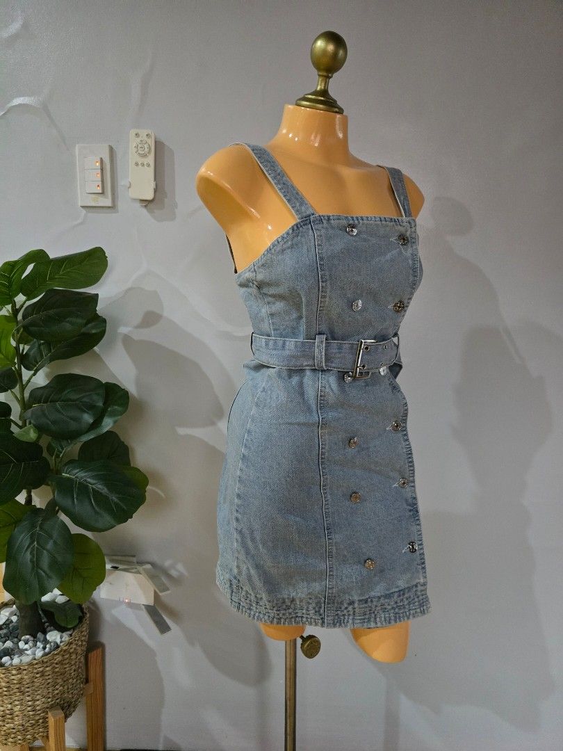 Button down belted cute office Denim dress (Category: Dresses) located in San Marcelino. Submitted by thriftolshoppiness (Listing ID 1463459074, Image 3). Description: XS-S.