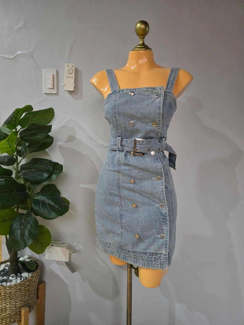 Button down belted cute office Denim dress (Category: Dresses) located in San Marcelino. Submitted by thriftolshoppiness (Listing ID 1463459074, Image 1). Description: XS-S.