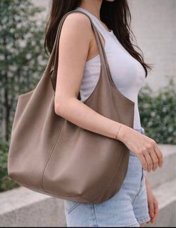 (Category: ) located in . Submitted by roar_closet (Listing ID 1463335430, Image 1). Description: .
