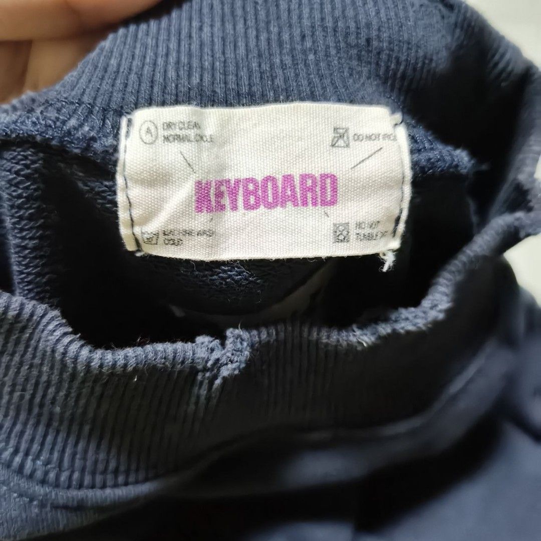 Cabernet Franc Boxy Sweater (Category: Coats, Jackets and Outerwear) located in Quezon City. Submitted by rodthrift00 (Listing ID 1463371553, Image 3). Description: Best Fit: XL Dimension(WxL) : 26x30 Condition: 10/10 Issue: NA.