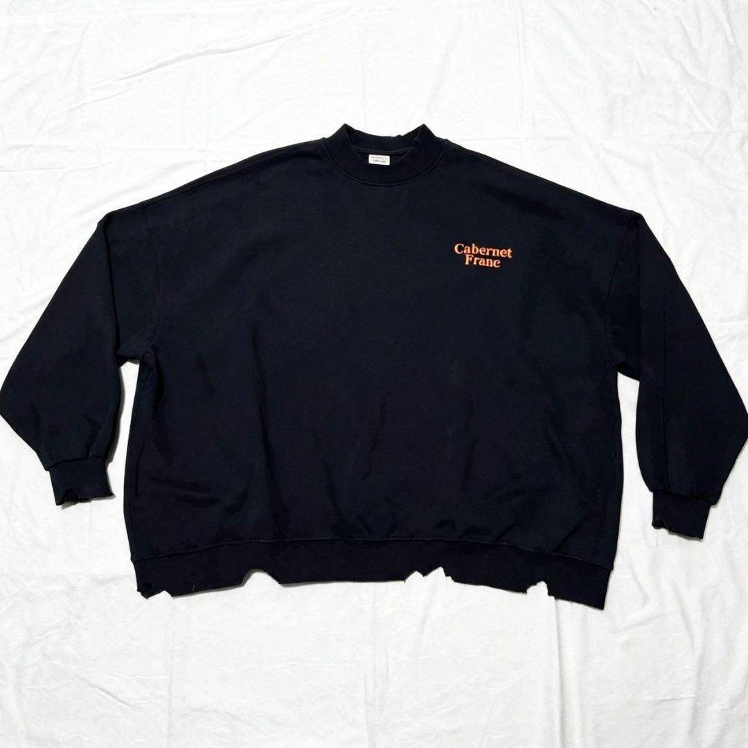 Cabernet Franc Boxy Sweater (Category: Coats, Jackets and Outerwear) located in Quezon City. Submitted by rodthrift00 (Listing ID 1463371553, Image 1). Description: Best Fit: XL Dimension(WxL) : 26x30 Condition: 10/10 Issue: NA.