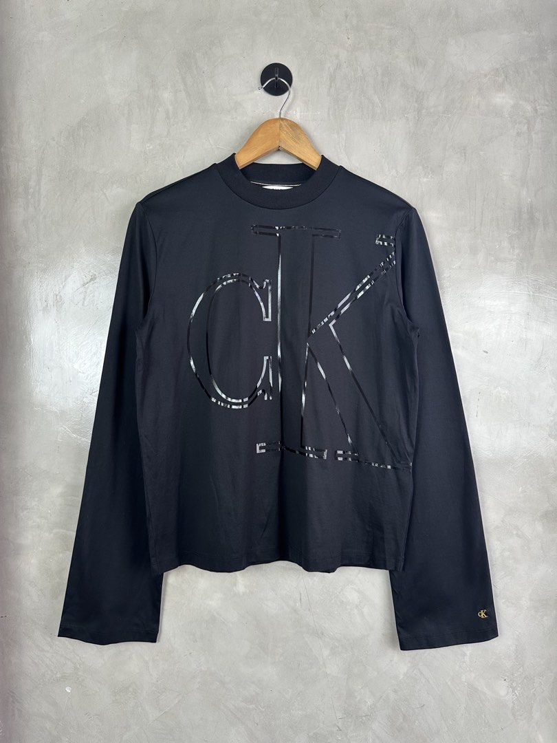 CALVIN KLEIN - Mercerized Cotton LongSleeve (Category: Longsleeves) located in Cavite. Submitted by hand.picked (Listing ID 1463492636, Image 2). Description: CALVIN KLEIN - Mercerized Cotton LongSleeve This is a Calvin Klein black long-sleeve top featuring a glossy, oversized tonal CK monogram logo graphic on the front. Size: Small Dimension: 19.5” Width / 23” Length Condition: Good as new.