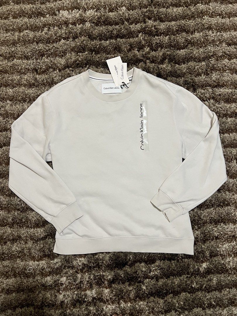 Calvin Klein Jeans Original Long Sleeves ( Pullover ) (Category: Tshirts & Polo Shirts ) located in Manila. Submitted by actd_luxury (Listing ID 1463546927, Image 1). Description: L: 24 x 27.