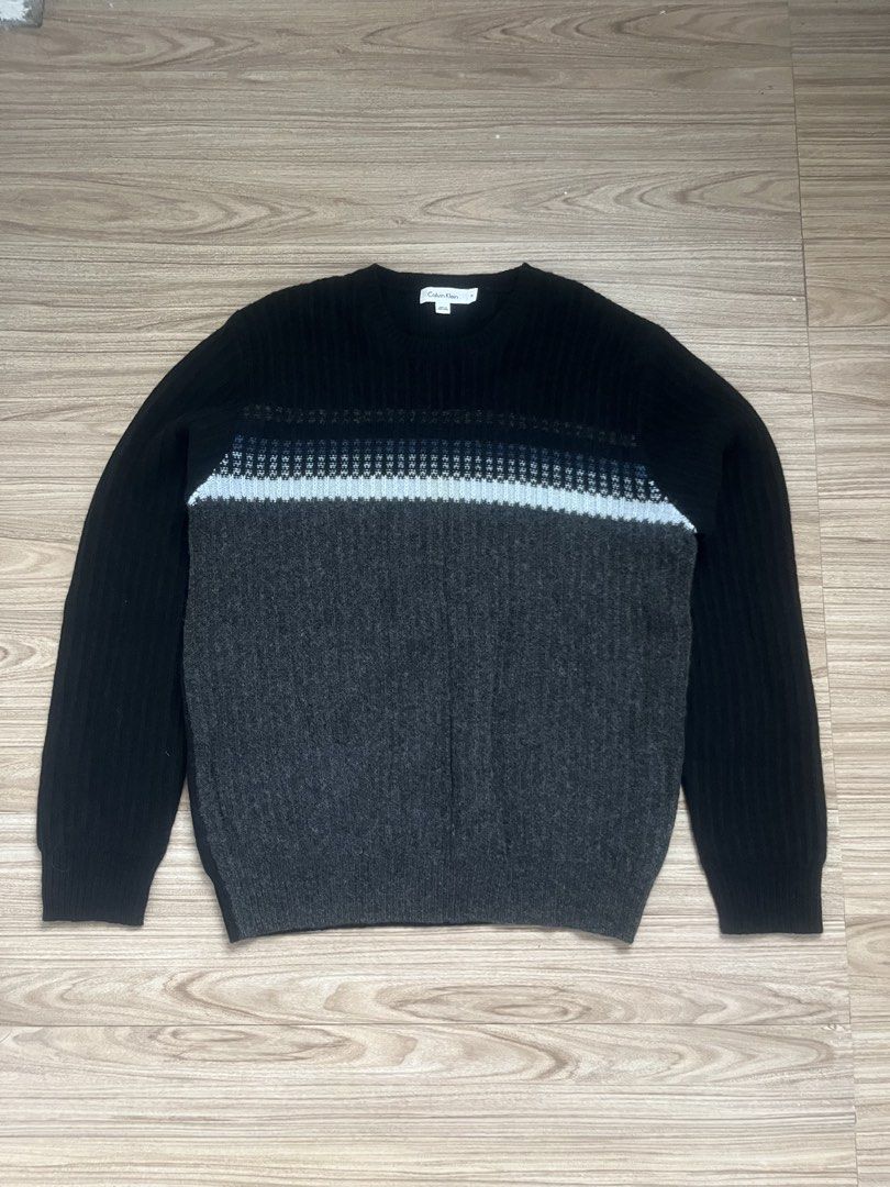CALVIN KLEIN KNITTED SWEATER 100% LAMBWOOL (Category: Activewear) located in Cebu City. Submitted by fierce.vincent (Listing ID 1463371068, Image 1). Description: CALVIN KLEIN KNITTED SWEATER 100% LAMBWOOL GOOD AS NEW 21 x 27 / MED TO SEMI L 1450 + sf.