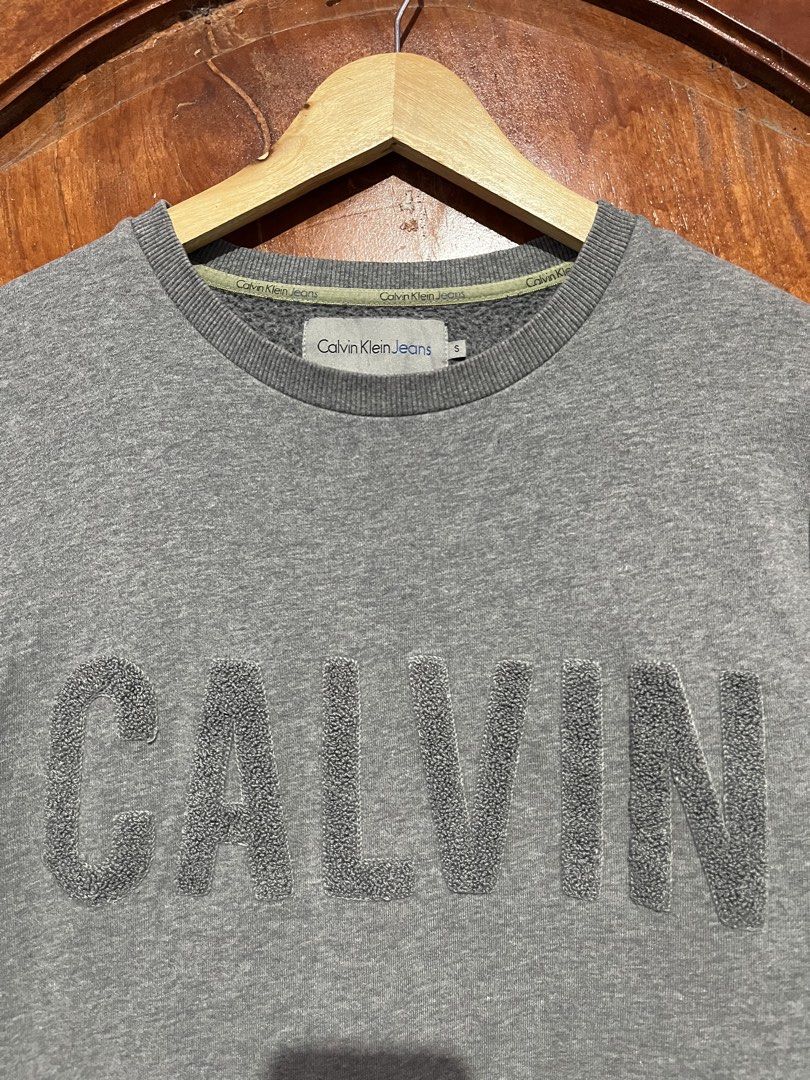 Calvin Klein Sweatshirt (Category: Coats, Jackets and Outerwear) located in Tumauini. Submitted by jomerthrift (Listing ID 1463503780, Image 3). Description: Dimes: 19.5x26.5 Color rate: 9.5/10 No issue excellent condition .