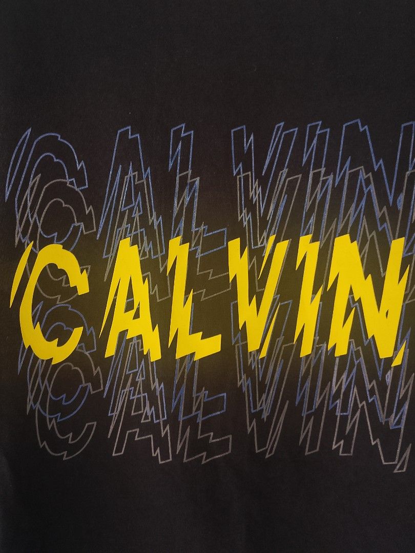 Calvin Klein T-shirt (Category: Tshirts & Polo Shirts ) located in Toledo. Submitted by youngstone_202123 (Listing ID 1463329405, Image 3). Description: Calvin Klein T-shirt 🖤 CREWNECK SHORT-SLEEVE ✅Excellent Condition ✅Authentic✅💯 ✅Color rate 9.8/10 ✅Size: Medium ✅Dimes: Length 26.5 Width 18.5 ❗COLOR MAY VARY DUE TO LIGHTING ❗ PRICE💌.