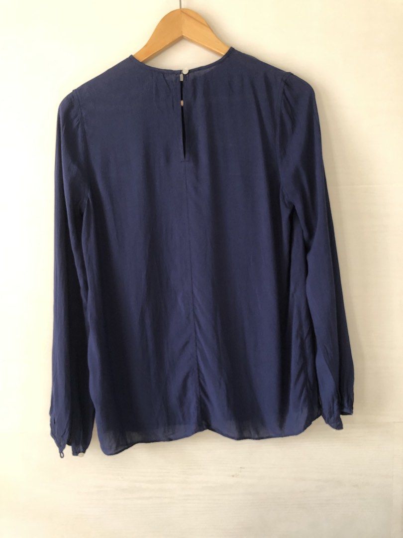 Calvin Klein Viscose Soft Longsleeves Top (Category: Blouses) located in Pasig City. Submitted by zentushia49 (Listing ID 1463496901, Image 2). Description: XS on tag Fits Small measurements: Shoulders 15” Length 24” Waistline 37” Made in Indonesia.