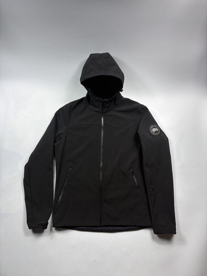 CANADA GOOSE WATERPROOF JACKET (Category: Coats, Jackets and Outerwear) located in Angeles City. Submitted by driptee_ph22 (Listing ID 1463508792, Image 1). Description: CANADA GOOSE WATERPROOF JACKET Width-21 Length-27 ₱2000.