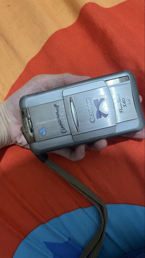 Canon powershot s40 (Category: Cameras) located in Carmona. Submitted by sighhhjussss (Listing ID 1463555906, Image 1). Description: Honest issue: -nag oon sya but sometimes black screen pero nagagamit ko pa to this year. - medyo nakaangatbung top pero pag binaba naman okay -the screen doesnt affect the quality of the pic -includes charger and memory card.