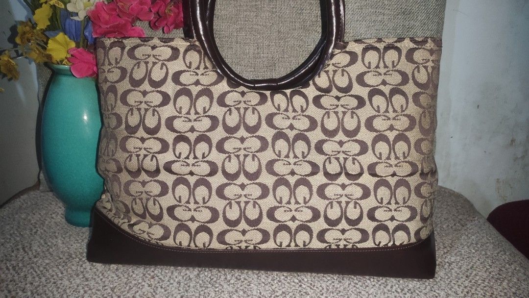 Canvas Tote Bag with Leather Trim (Category: Luxury Bags & Wallets) located in Imus. Submitted by ryanneakiko (Listing ID 1463346633, Image 2). Description: -📌290+sf HAND bag USED 🇯🇵SOURCE: JAPAN SURPLUS bawal Po sa maselan, MEDIUM SIZE NO BRAND NO ISSUE ✅MINE NOW PAY NOW no reservations 📌1st to pay basis , una mkakabayad kanyA kahit na invoice na kapag dpa paid item still available COURIER ↙️ 📌COD : SF only via SPX COURIER 📌FLASH EXPRESS: 