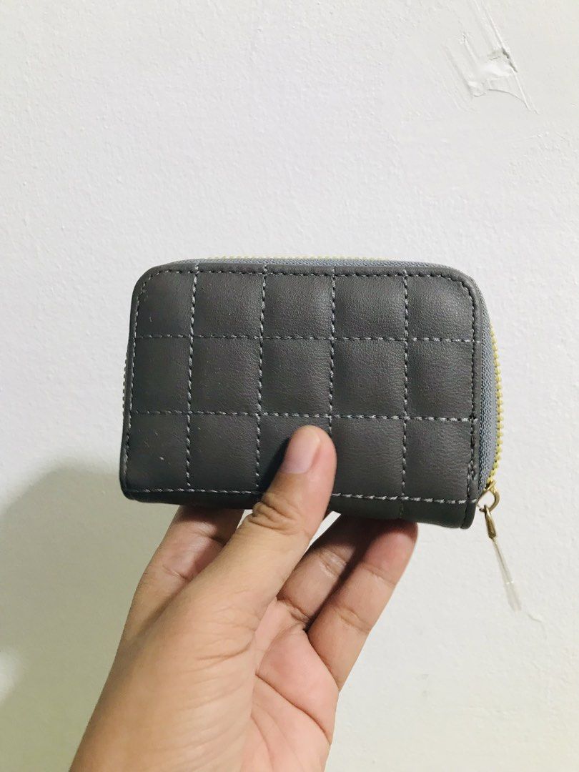 CARDHOLDER (Category: Purses & Pouches) located in Gamu. Submitted by 2022bagsbunny (Listing ID 1463381426, Image 3). Description: .