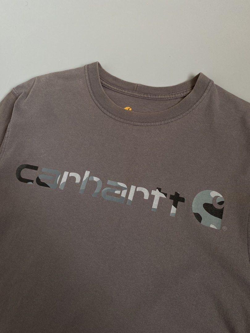 CARHARTT Camou Script Tee (Category: Tshirts & Polo Shirts ) located in Cavite. Submitted by awuuu27 (Listing ID 1463489269, Image 2). Description: CARHARTT Camou Script Tee 💎 DIMES: Width-23/Length-29 (L-XL) CONDITION: 9/10 COLOR RATE: 9/10 ISSUE: black stain, need wash, minimal sunfade sa neckline .