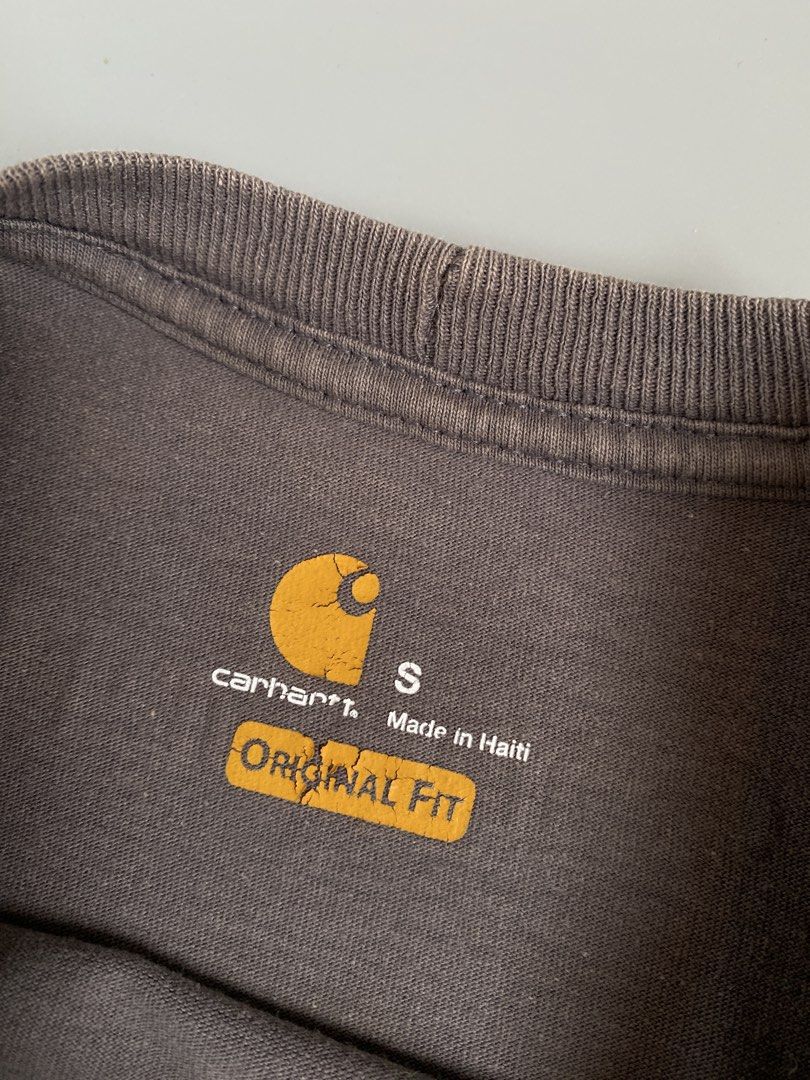 CARHARTT Camou Script Tee (Category: Tshirts & Polo Shirts ) located in Cavite. Submitted by awuuu27 (Listing ID 1463489269, Image 3). Description: CARHARTT Camou Script Tee 💎 DIMES: Width-23/Length-29 (L-XL) CONDITION: 9/10 COLOR RATE: 9/10 ISSUE: black stain, need wash, minimal sunfade sa neckline .