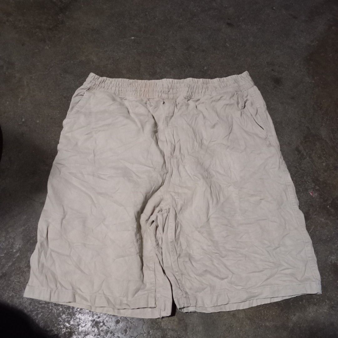 Carhartt short (Category: Shorts) located in Manila. Submitted by tcbukay_zxc25 (Listing ID 1463449404, Image 2). Description: Carhartt short waistline 28-42 length 21 leg opening 11 issue no layse lagyan ko nalang.