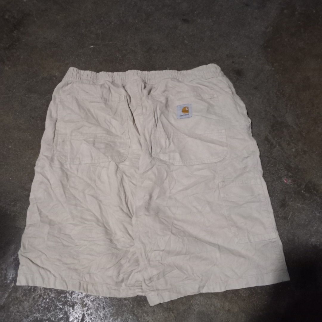 Carhartt short (Category: Shorts) located in Manila. Submitted by tcbukay_zxc25 (Listing ID 1463449404, Image 1). Description: Carhartt short waistline 28-42 length 21 leg opening 11 issue no layse lagyan ko nalang.